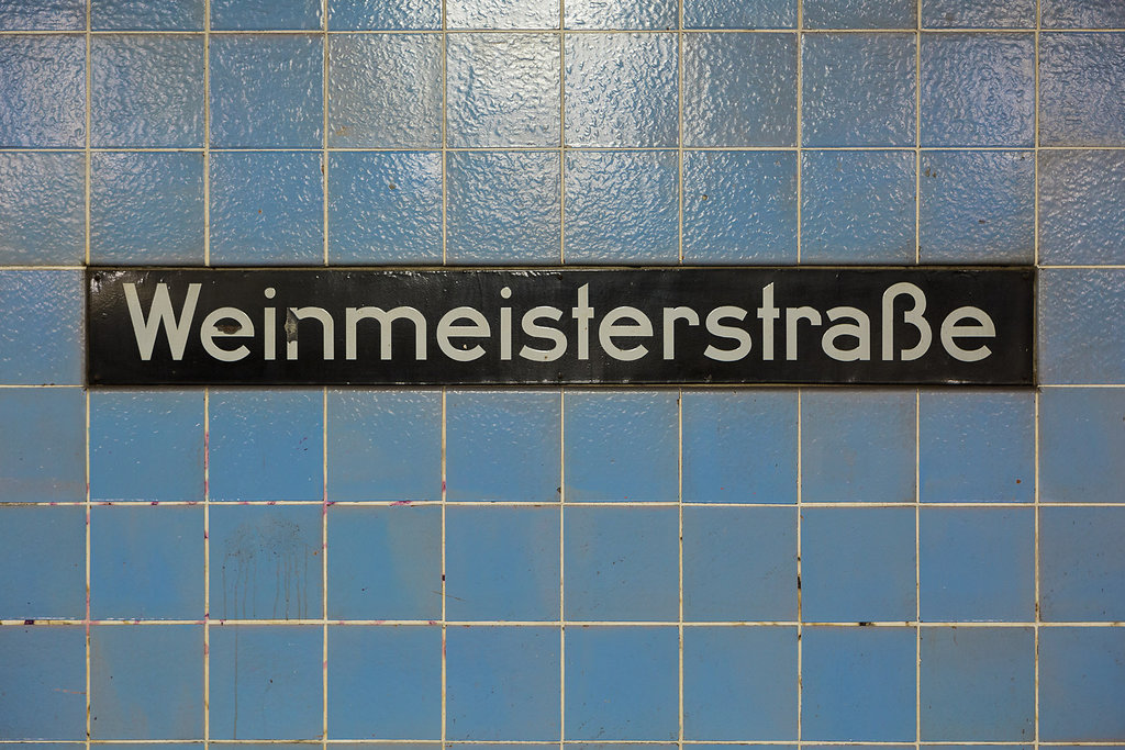 U8 Weinmeisterstraße